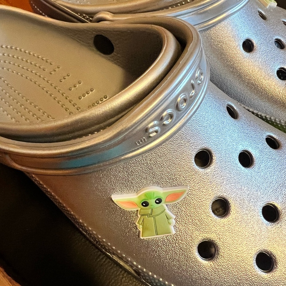 CROCS/Disney Grogu Clogs Size 13. Brand New Never Worn!!!! - Picture 6 of 10